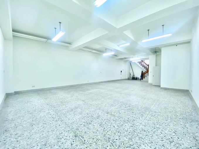 LaLaport🍀新時代🍀秀泰🍀門前可停雙車🍀可辦公美業（第8張）