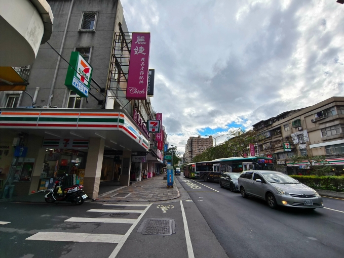 ☆松山車站☆五分埔熱鬧金店、方正大空間(第2張)