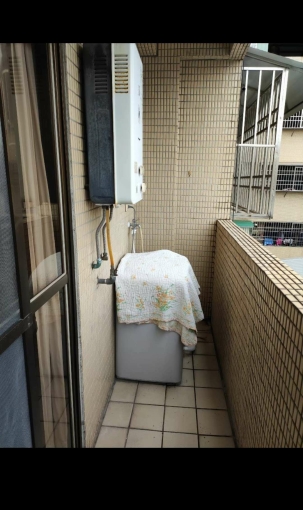 台中市東區超大雅房超大落地窗獨立陽台.一層二間共用一衛浴適合讀書考試環境乾淨清幽安靜 - Image 14