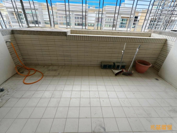 兆基🏡鄰埤角市場車庫別墅(事故屋)(第8張)