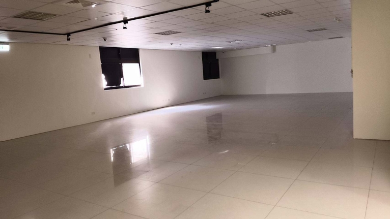 50米大路寬的燙金店面（第2張）