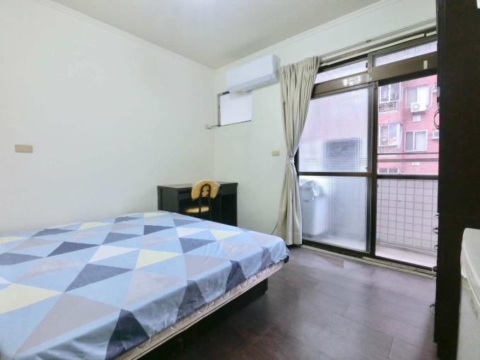 可短租半年✨電4.5✨陽台獨洗✨室內機車位✨全新變頻冷氣✨限女（第7張）