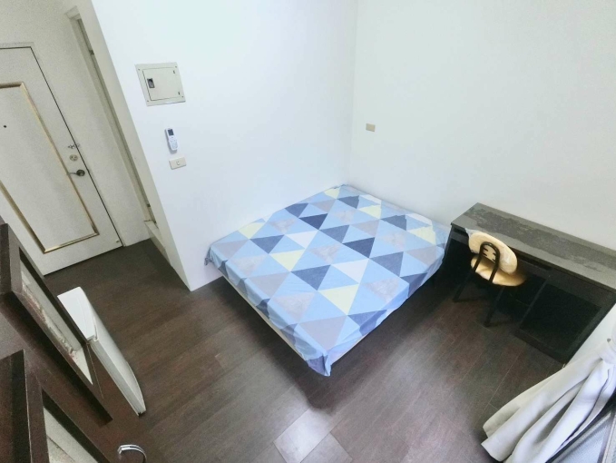 可短租半年✨電4.5✨陽台獨洗✨室內機車位✨全新變頻冷氣✨限女（第2張）