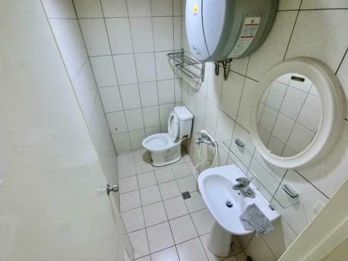 可短租半年✨電4.5✨陽台獨洗✨室內機車位✨全新變頻冷氣✨限女（第8張）