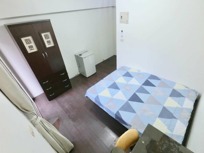 可短租半年✨電4.5✨陽台獨洗✨室內機車位✨全新變頻冷氣✨限女（第4張）