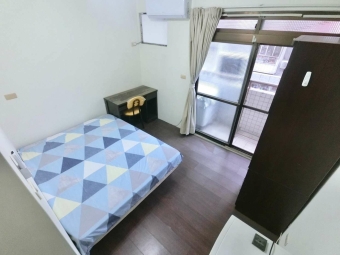 可短租半年✨電4.5✨陽台獨洗✨室內機車位✨全新變頻冷氣✨限女（第1張）