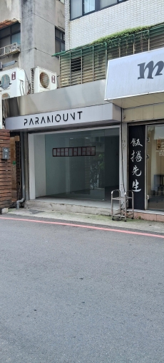 忠孝東路四段216巷東區明曜百貨名人巷商圈（第1張）