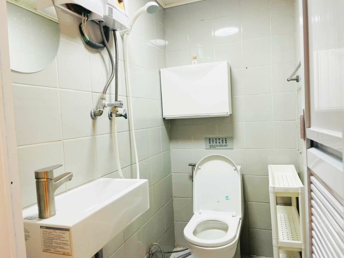 近逢甲獨立陽台套房-冷暖機(冬天不怕冷), 獨洗獨曬-管理室代收包裹（第3張）