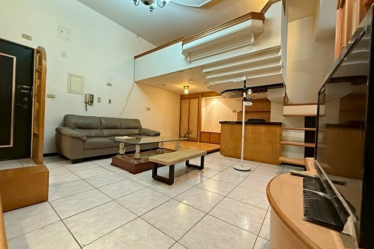 兆基🏡康寧街✅超稀有✅大坪數獨立門牌套房✅挑高2房（第3張）