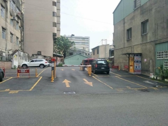 鄰近停車場 可住可工作室  可寵大空間 - Image 9