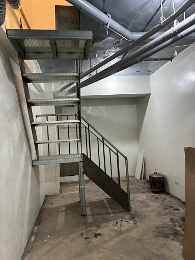 板橋捷運❤️漢生東路馬路上❤️三角窗金店面❤️兒童未來館對面（第13張）