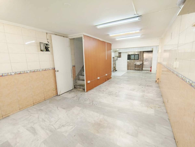 ☆松山車站☆松山路大馬路店面、廣告招牌醒目(第2張)