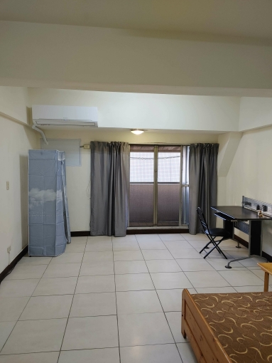 乾淨明亮通風10坪大套房（第1張）