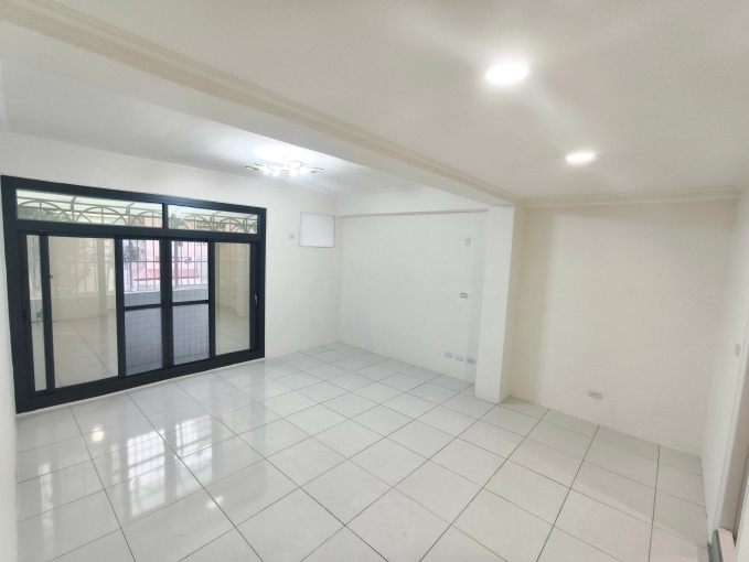 文心北屯一點利_ 全新裝潢電梯四房可寵可租補 - Image 3