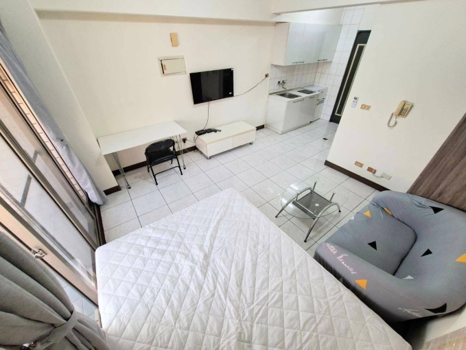 東區大勇街電梯大套房|台水電|可開伙・獨洗曬|首月半價|可租補|可養貓(第9張)