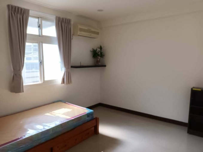 新莊捷運明亮家庭式雅房誠覓室友 - Image 3