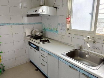 新莊捷運明亮家庭式雅房誠覓室友 - Image 26