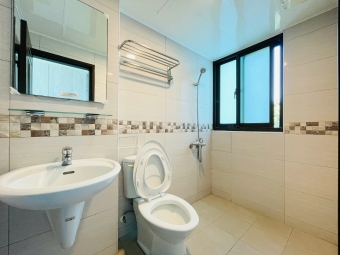 可租補*超新電梯套房*大空間*陽台獨洗*子母車 - Image 19