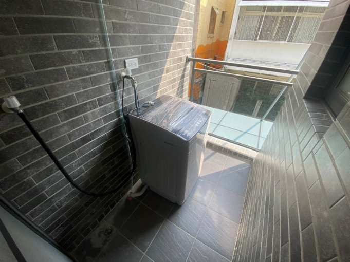 租補*很新電梯大套房*陽台*機車位*子母車~（第12張）