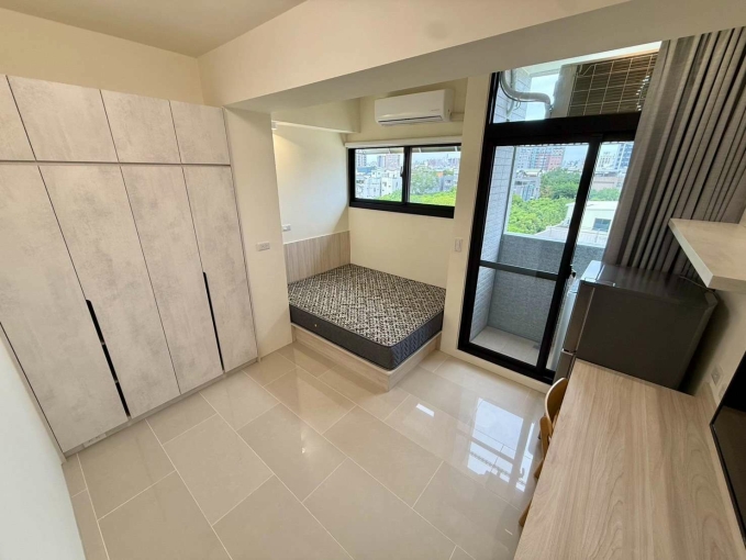 租補☆全新電梯套房☆機車位☆子母車（第1張）