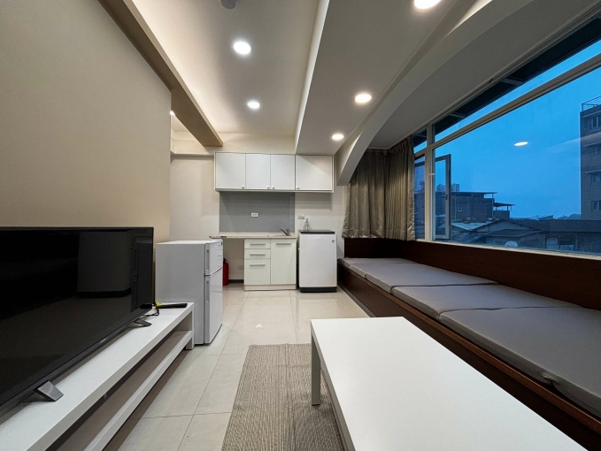 中山區.捷運中山國小站.電梯.舒適設計感一房一廳6F（第3張）