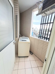 爬梯2樓*類一房一廳*流理台*陽台*衛浴開窗*室內機車位*子母車（第13張）