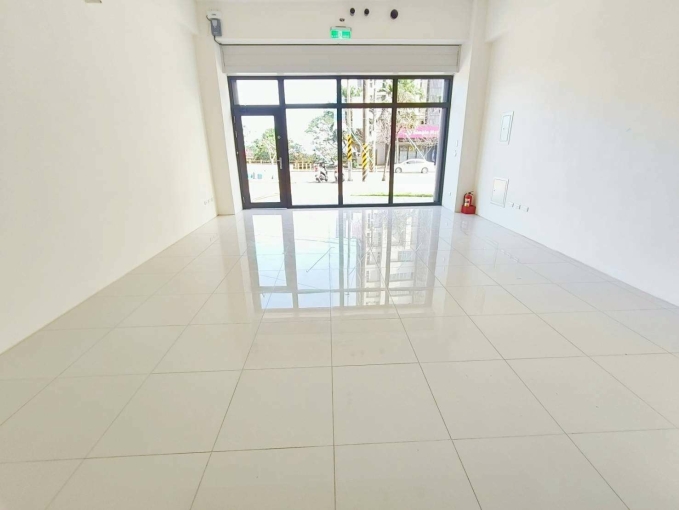 龍潭石門段 ➜ 全新店面出租！雙樓層 52 坪，只要 60,000／月！ 想開店、開工作室、做品牌、開直營，都非常適合！（第10張）