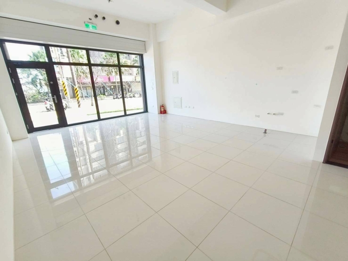 龍潭石門段 ➜ 全新店面出租！雙樓層 52 坪，只要 60,000／月！ 想開店、開工作室、做品牌、開直營，都非常適合！（第4張）