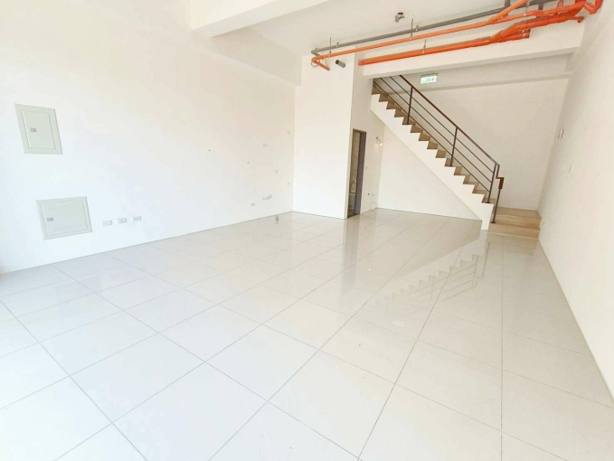 龍潭石門段 ➜ 全新店面出租！雙樓層 52 坪，只要 60,000／月！ 想開店、開工作室、做品牌、開直營，都非常適合！（第3張）