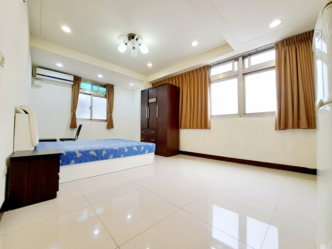 捷運三重國小站/薑母鴨大採光美套 - Image 1