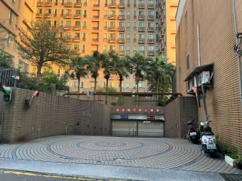 桃園萬壽路二段與麥當勞旁B2🚗位出租（第2張）