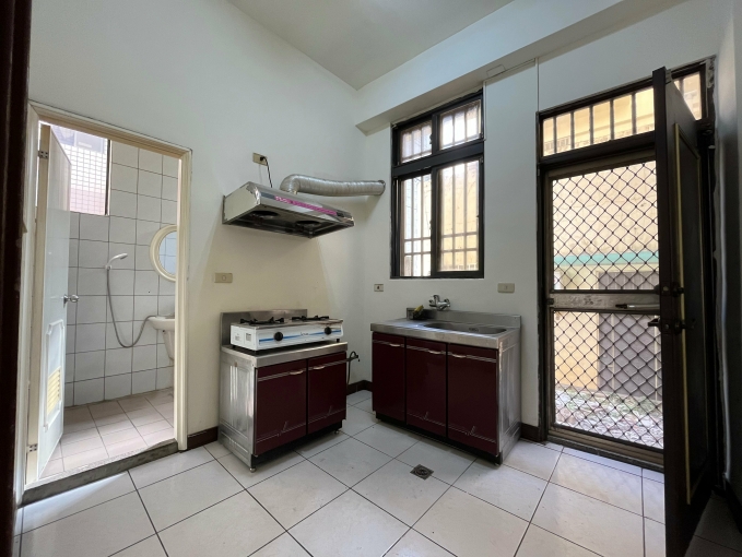 西屯路旁/近中科東海夜市/專屬平面車庫 - Image 2