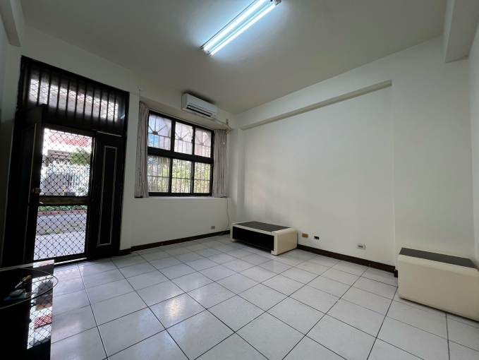 西屯路旁/近中科東海夜市/專屬平面車庫 - Image 1