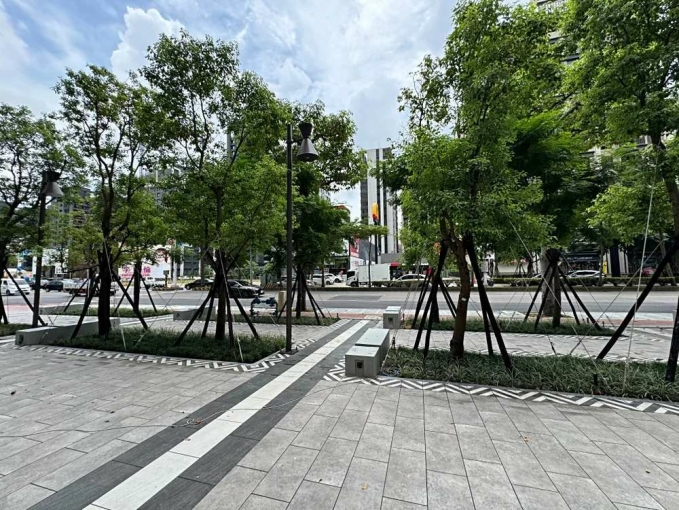 小檜溪核心商圈賺錢金店面出租~挑高6.4米~（第8張）