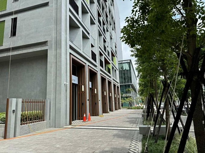 小檜溪核心商圈賺錢金店面出租~挑高6.4米~（第7張）