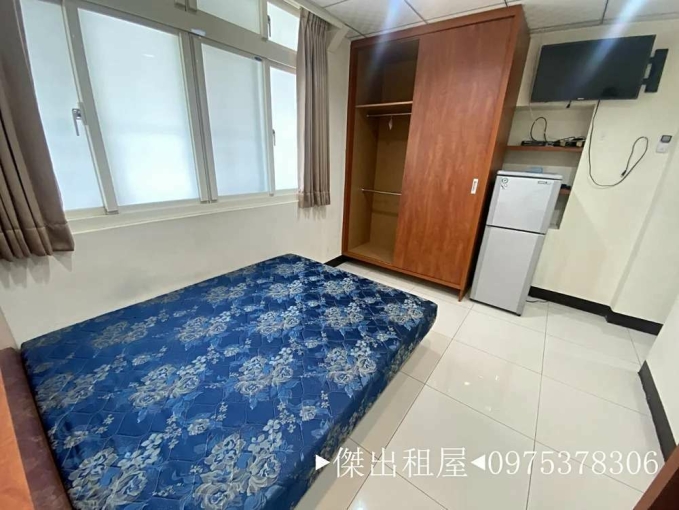 【傑出租屋】近夜市套房低樓層,獨洗!! - Image 1