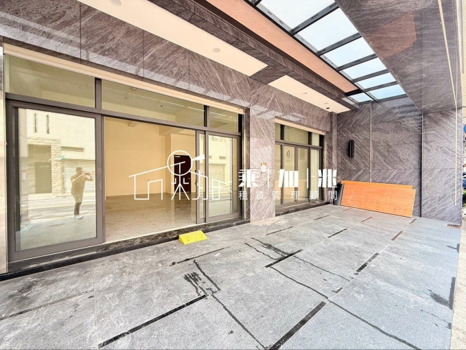 賓士府前店，大面寬金店鋪（第5張）